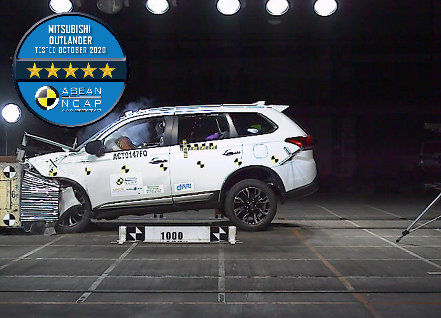 Mitsubishi Outlander With Plate.png