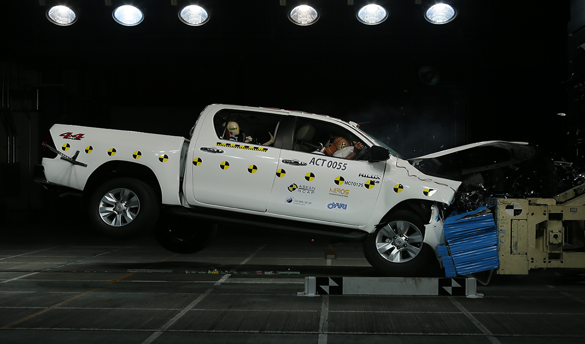 TOYOTA HILUX (2020)
