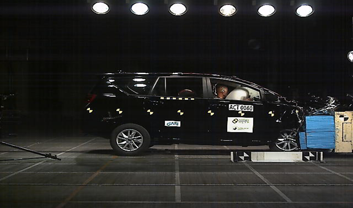 TOYOTA INNOVA (2020)