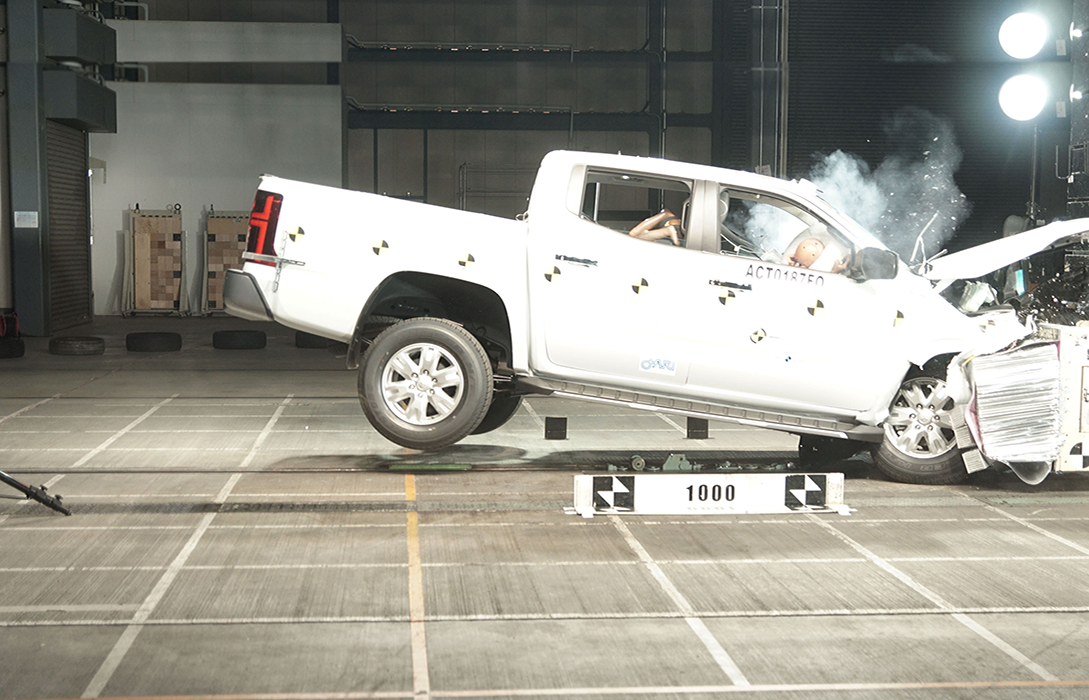 MITSUBISHI TRITON (2023)